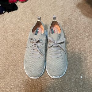 Skechers Women's Ultra Flex Statements Sneaker worn once! Taupe 9.5